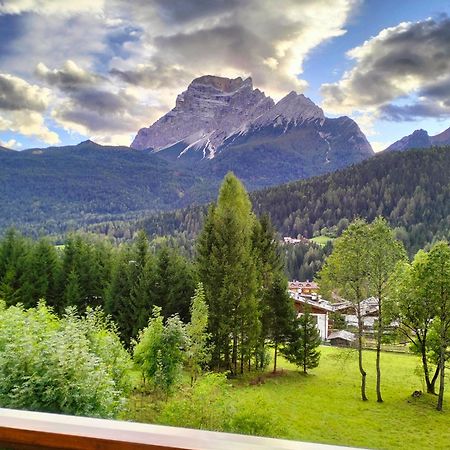 Apartamento Deliziosa Mansarda Con Vista Dolomiti San Vito di Cadore Exterior foto